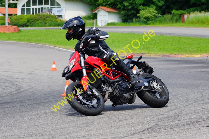 26.5.14 Lauer-Foto 388Hypermotard